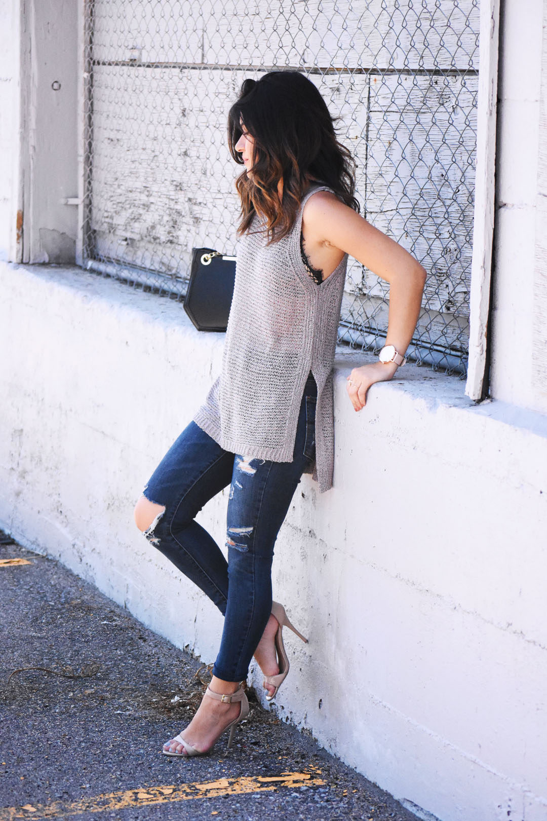 Carolina Hellal of Chic Talk wearing a ASTR knit top and American Eagle destroyed jeans.
