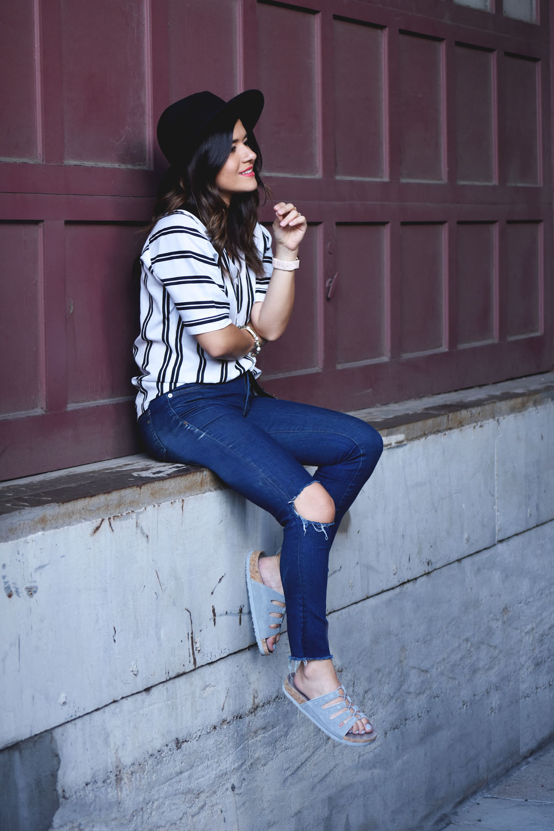 Carolina Hellal of Chic Talk wearing Madewell jeans, Forever 21 wool hat and Skechers sandals