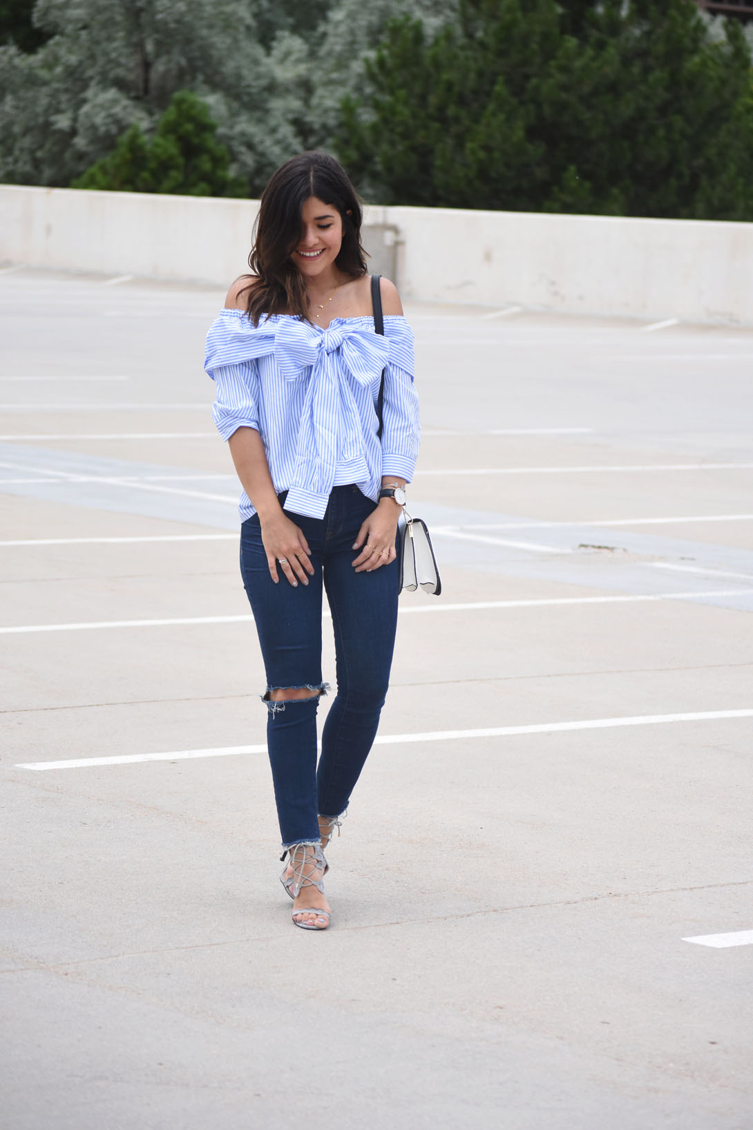 Carolina Hellal of Chic Talk wearing Madewell skinny jeans, SheIn tie front off the shoulder top and Solesociety white crossbody bag