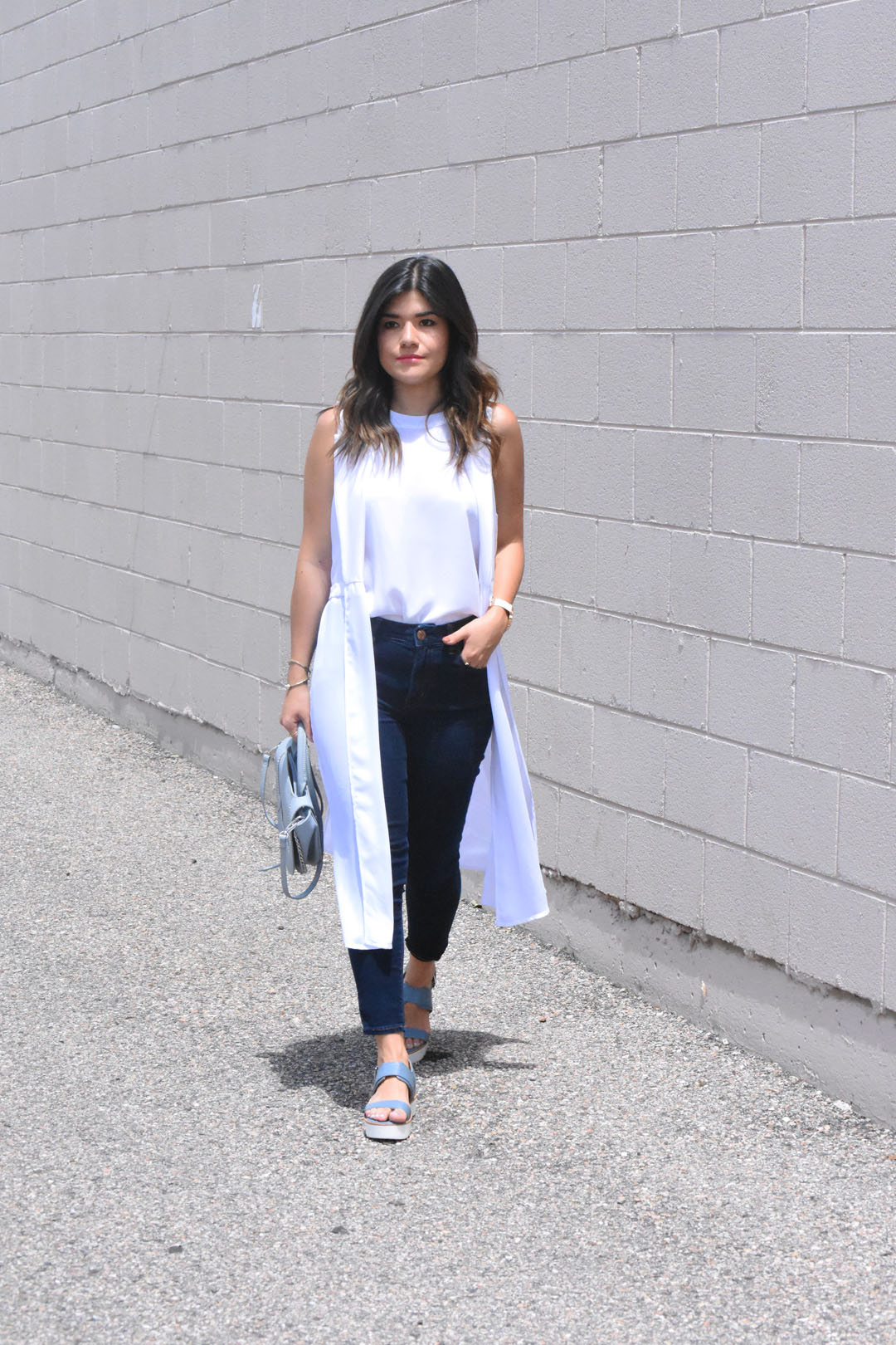 Carolina Hellal of Chic Talk wearing American Eagle jeans, and skecher sandals