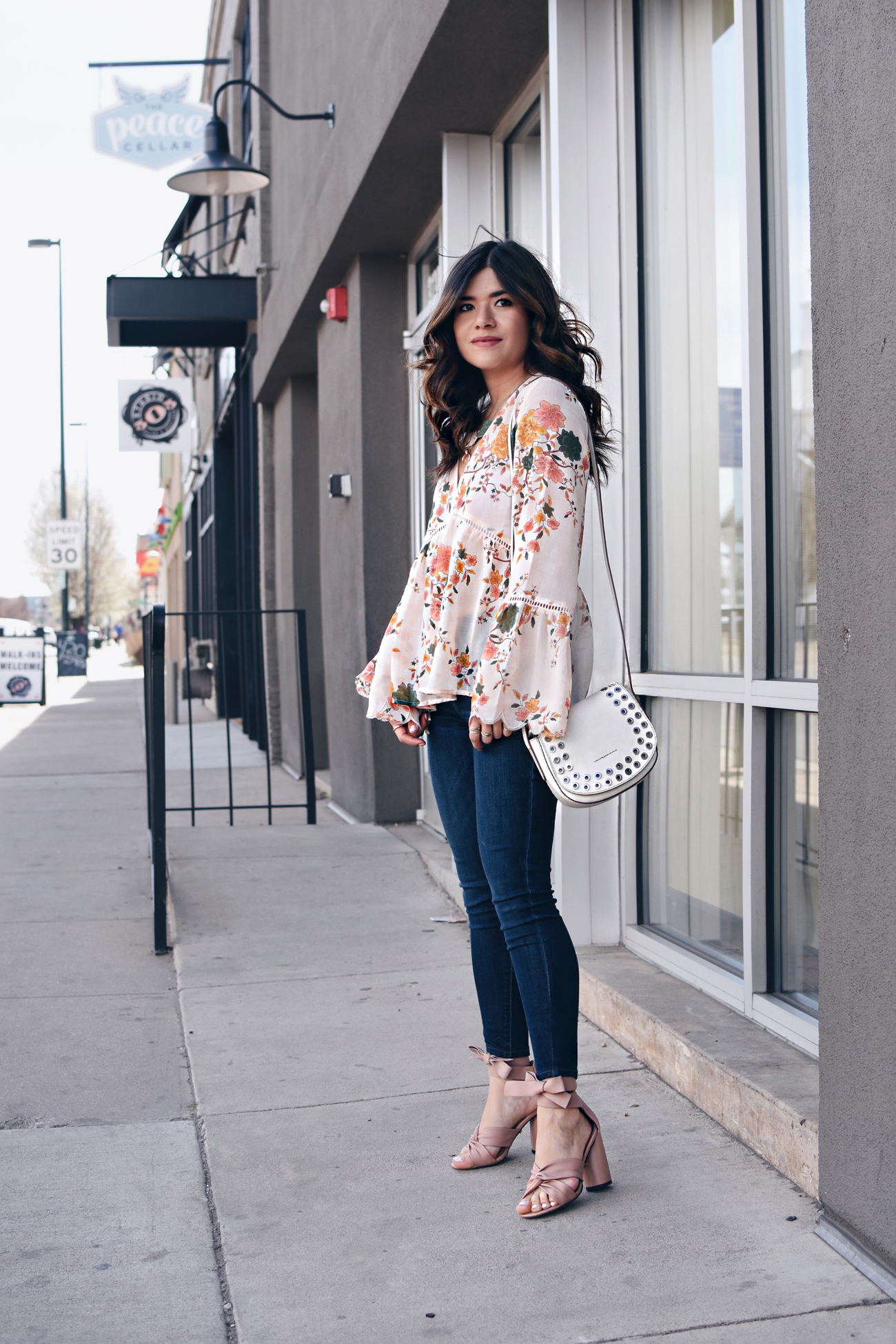 Carolina Hellal of Chic Talk wearing a Floral top, Paige skinny jeans, topshop blush sandals, and Frye white crossbody bag 