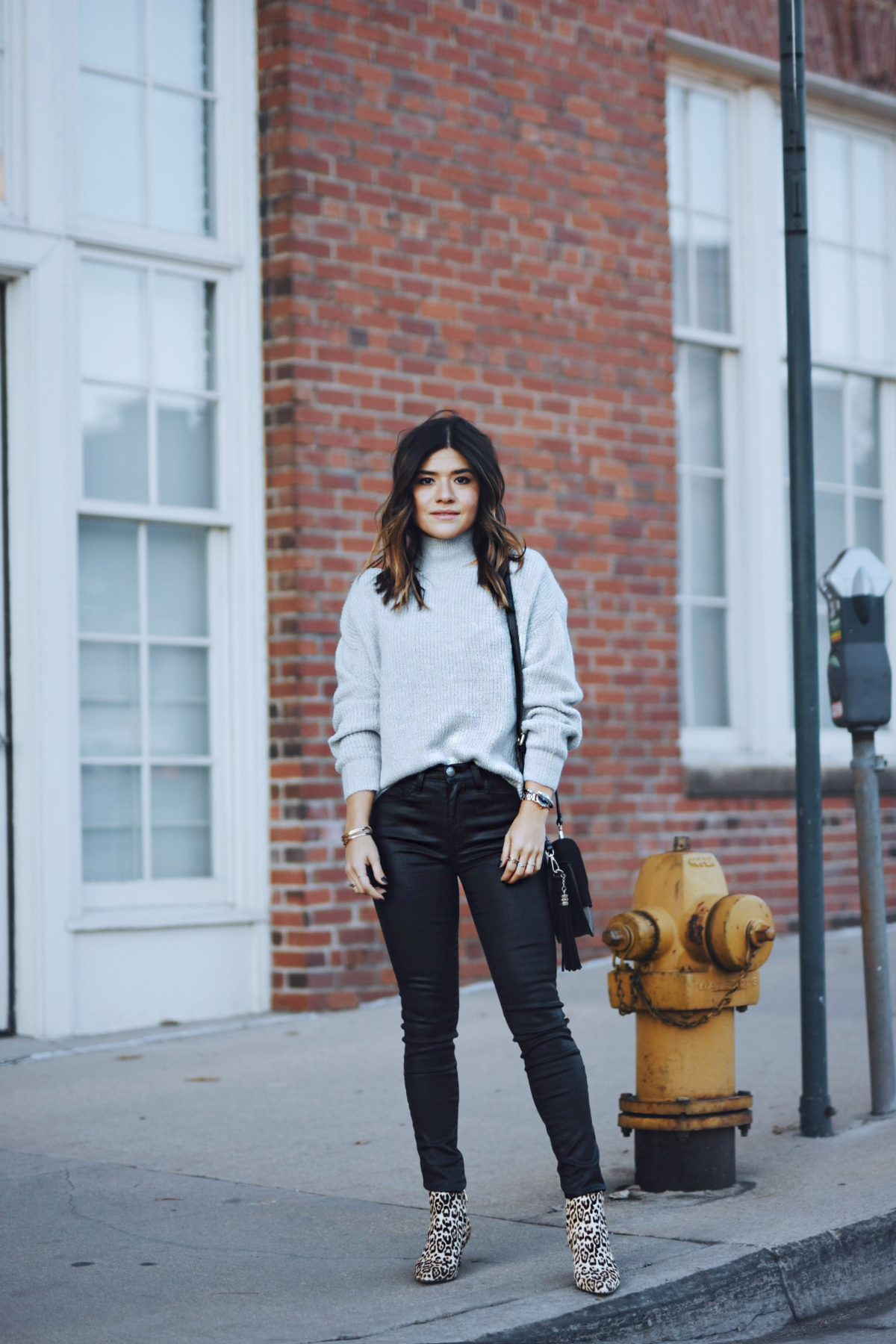 Carolina Hellal of Chic Talk wearing a Nordstrom sweater, Current Elliot waxed jeans and Sam Edelman booties
