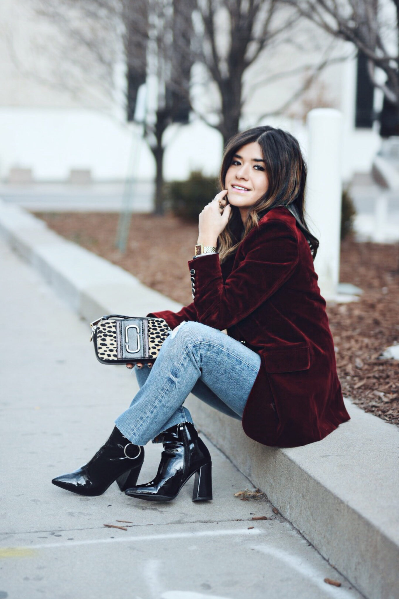 carolina hellal of chic talk wearing a chicwish velvet blazer, marc jacobs bag, levis jeans and ego shoes boots