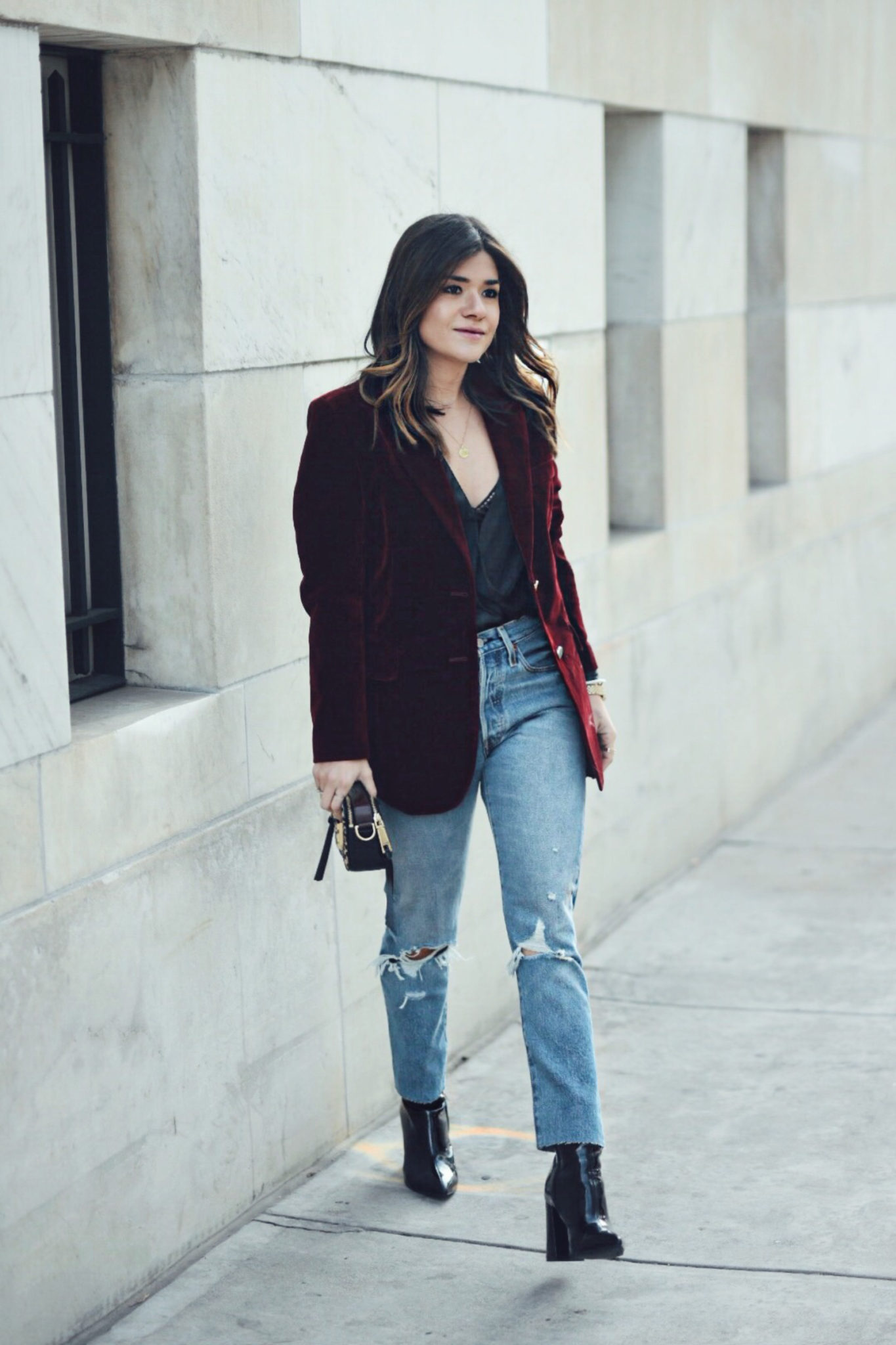 carolina hellal of chic talk wearing a chicwish velvet blazer, marc jacobs bag, levis jeans and ego shoes boots