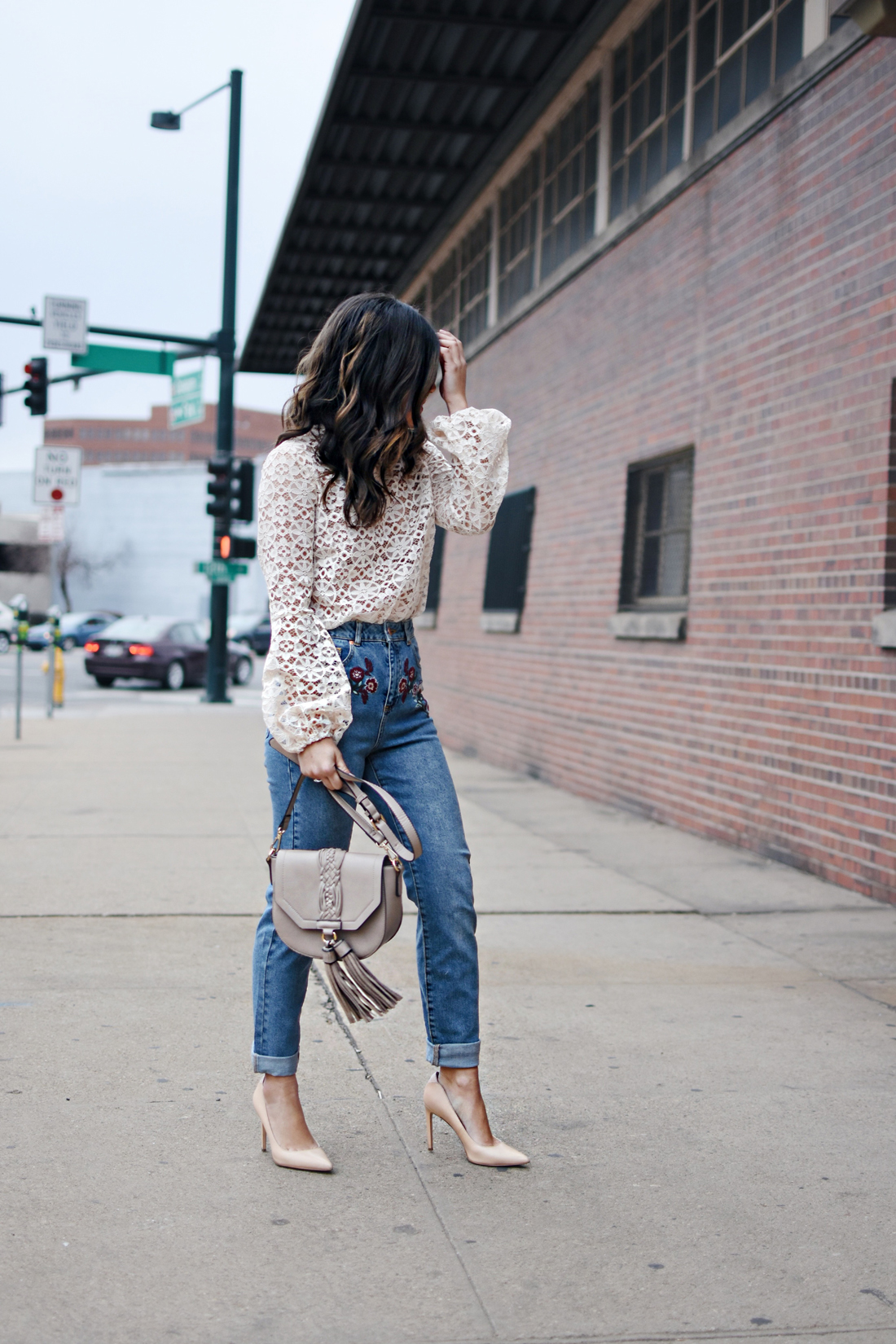 Carolina Hellal of Chic Talk wearing mom jeans, lace top, Sam Edelman nude pumps and a Moda Luxe nude bag - 5 TIPS ON HOW TO WEAR MOM JEANS by popular Denver fashion blogger Chic Talk