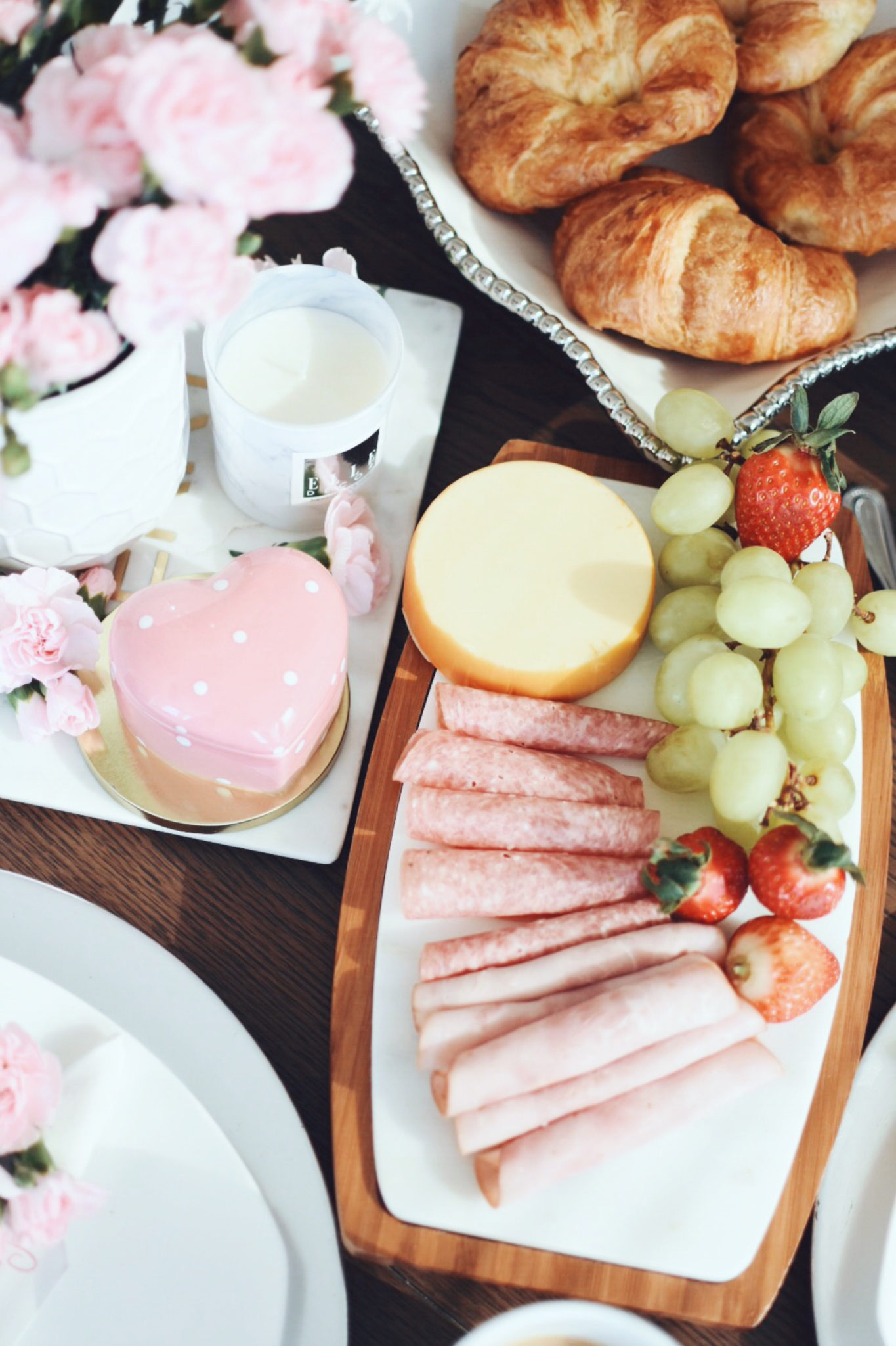 How to make saint valentine's day special again - THE PERFECT SAINT VALENTINES  DAY BRUNCH by popular lifestyle blogger Chic Talk