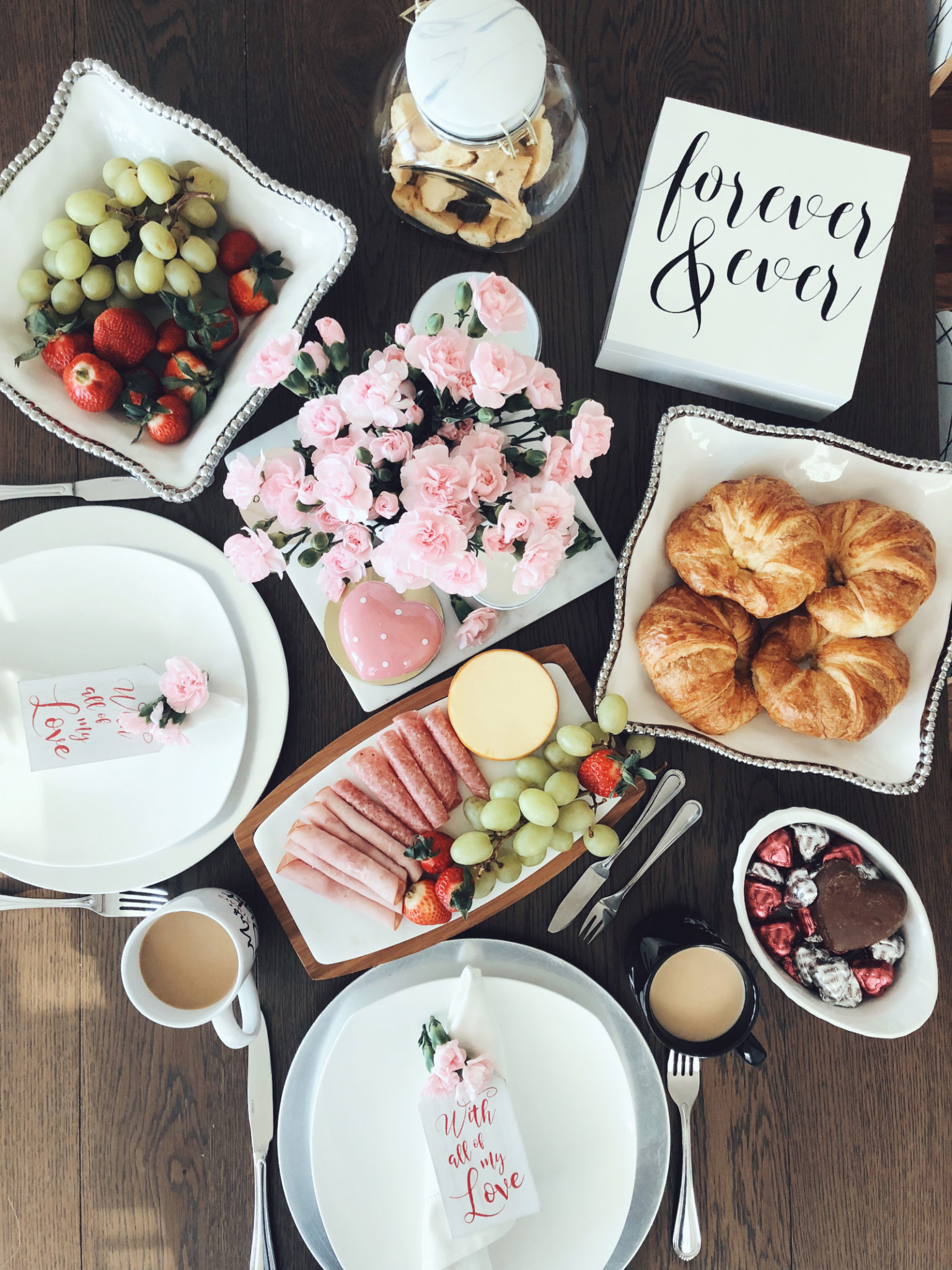 How to make saint valentine's day special again - HOW TO  ORGANIZE THE PERFECT SAINT VALENTINES  DAY BRUNCH by popular lifestyle blogger Chic Talk