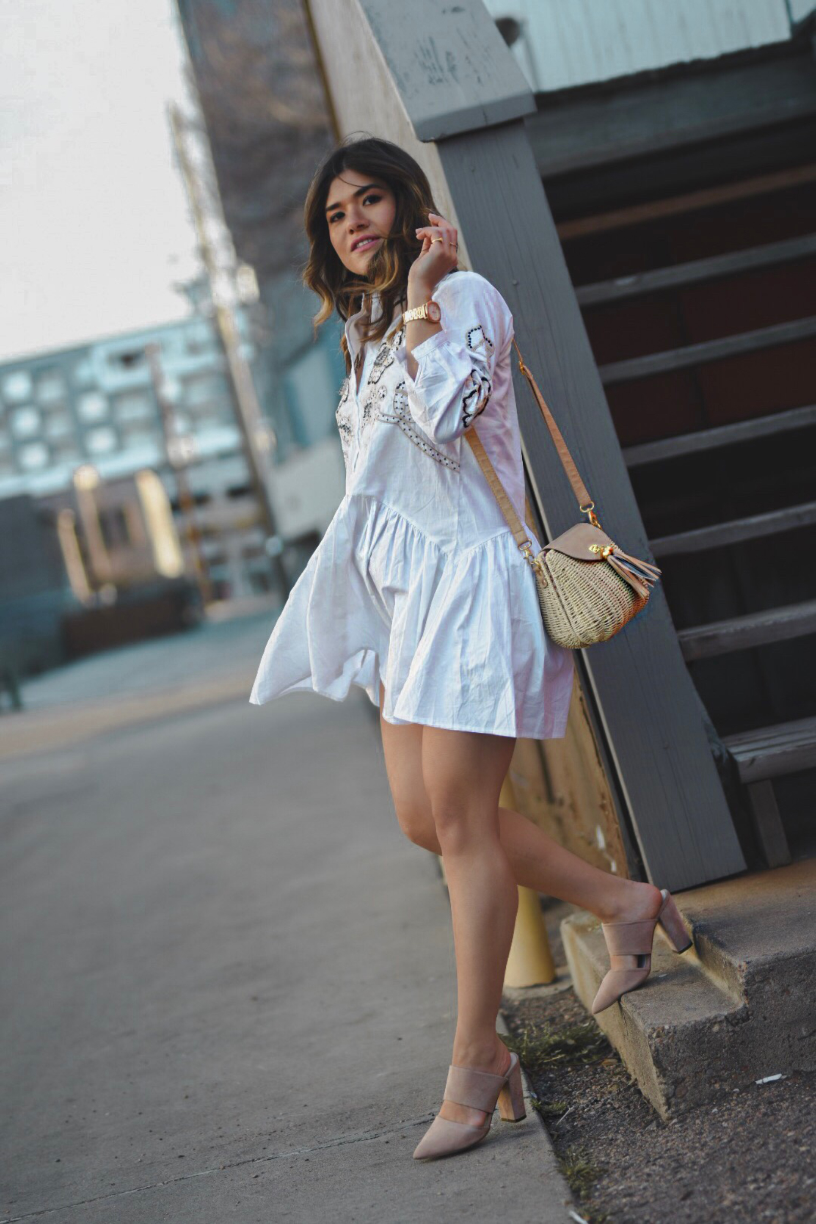 Carolina Hellal of Chic Talk wearing a Chicwish babydoll dress, Woven bag and Nude mules - BABYDOLL DRESS styled by popular Denver fashion blogger, Chic Talk