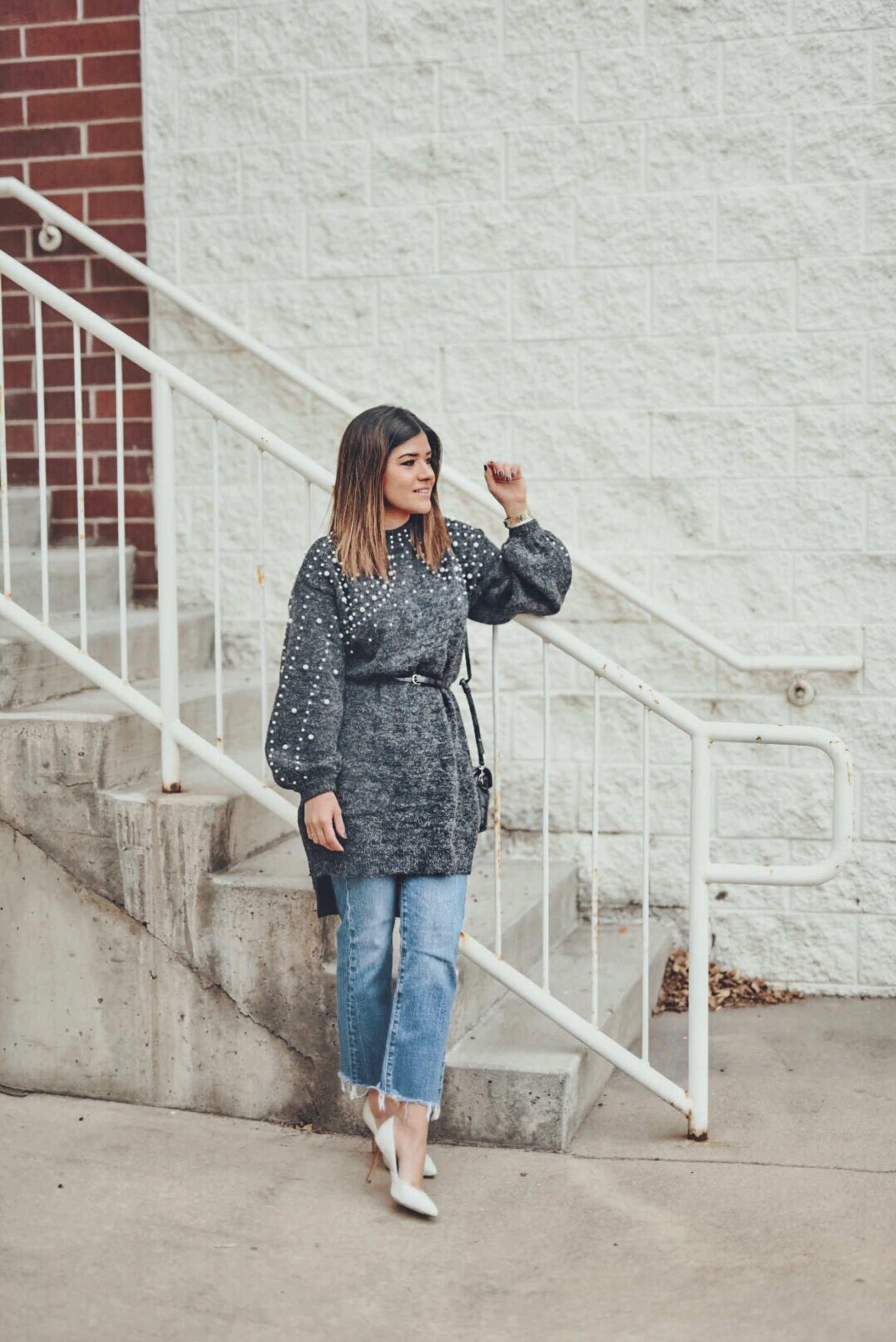 HOW TO STYLE SWEATER DRESSES WITH JEANS 