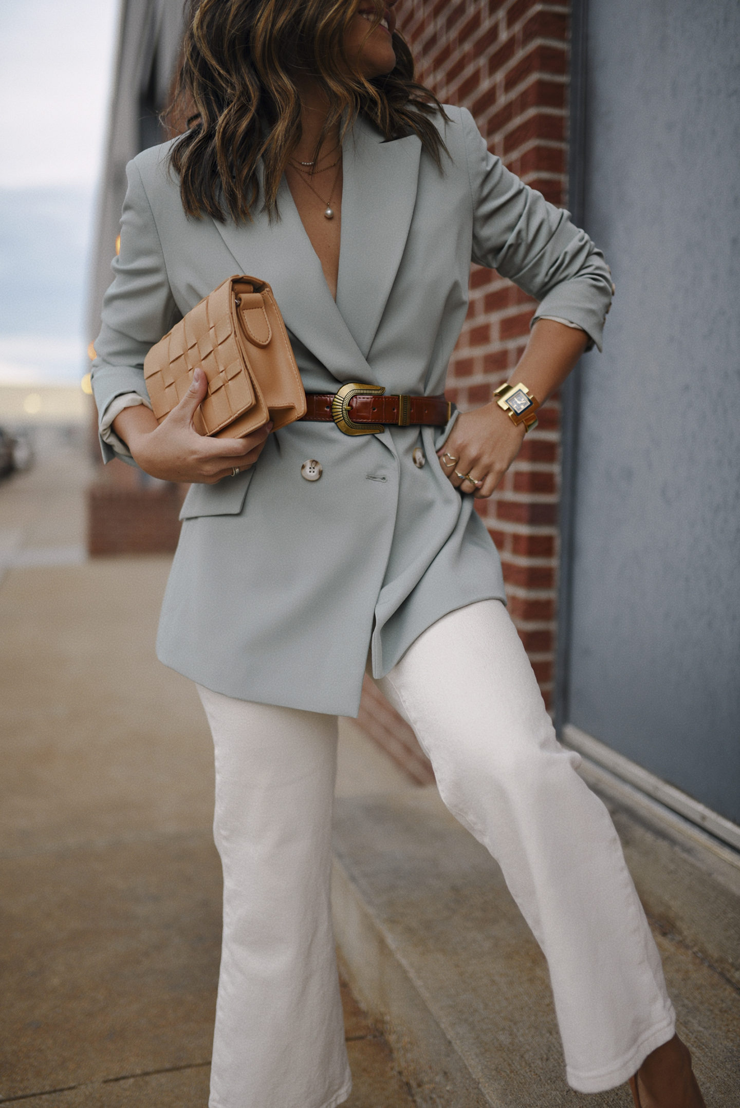 A CHIC WAY TO STYLE WESTERN BELTS, CHIC TALK