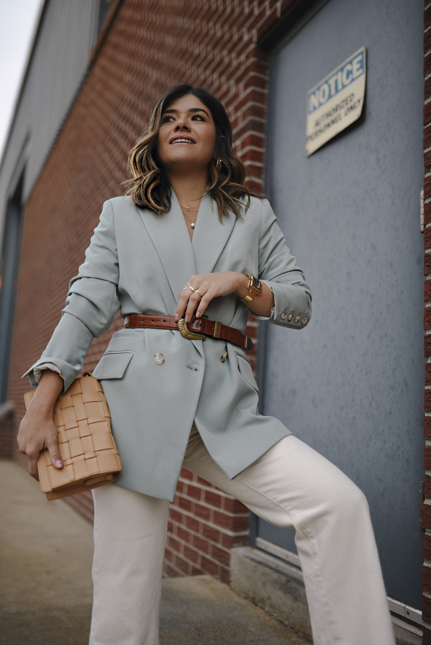 A CHIC WAY TO STYLE WESTERN BELTS, CHIC TALK