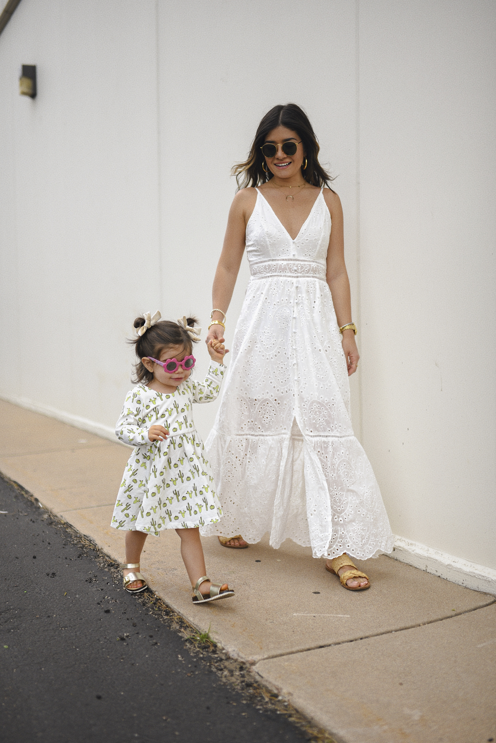 white dress for mom and daughter
