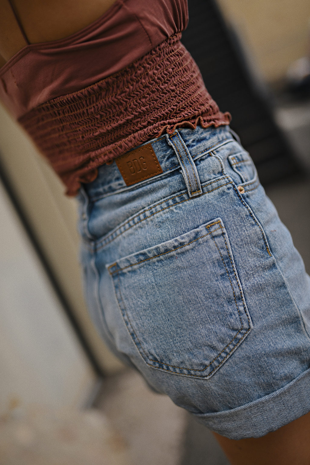 SUMMER’S CHECKLIST MOM JEAN SHORTS CHIC TALK CHIC TALK