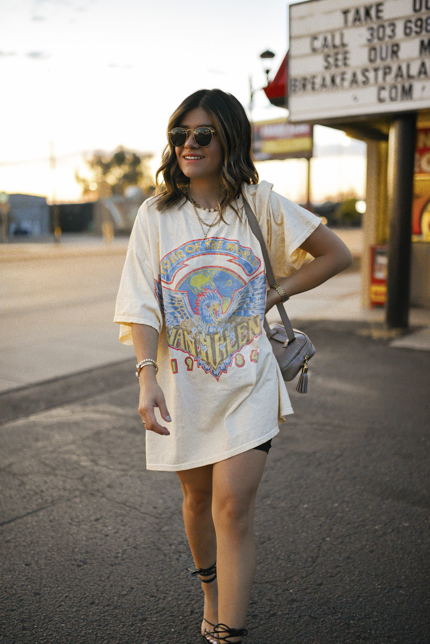 oversized graphic tee outfits