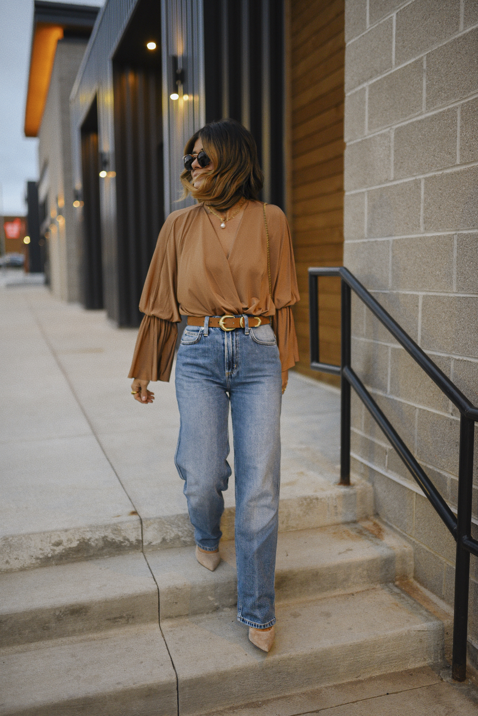 Carolina Hellal of Chic Talk wearing a fall outfit with a Express bodysuit, LEE jeans, Steve Madden suede pumps and Gucci handbag