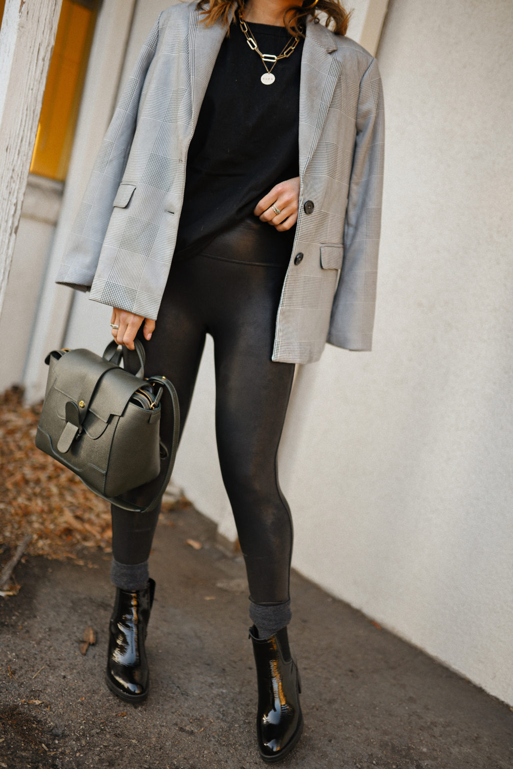 A COMFY AND CHIC LOOK WITH FAUX LEATHER LEGGINGS - CHIC TALK | CHIC TALK