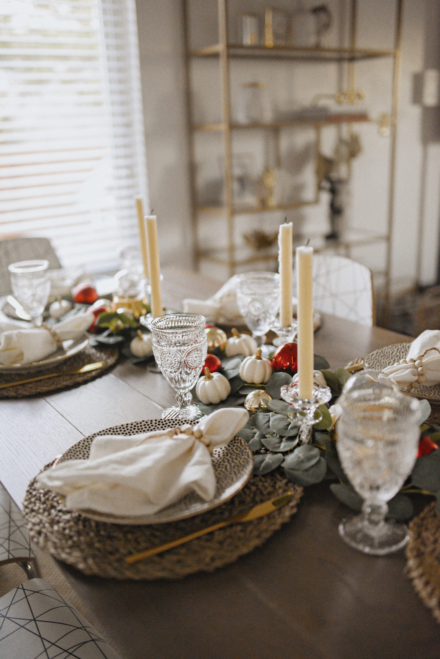 HOLIDAY TABLESCAPE DÉCOR INSPIRATION - CHIC TALK | CHIC TALK