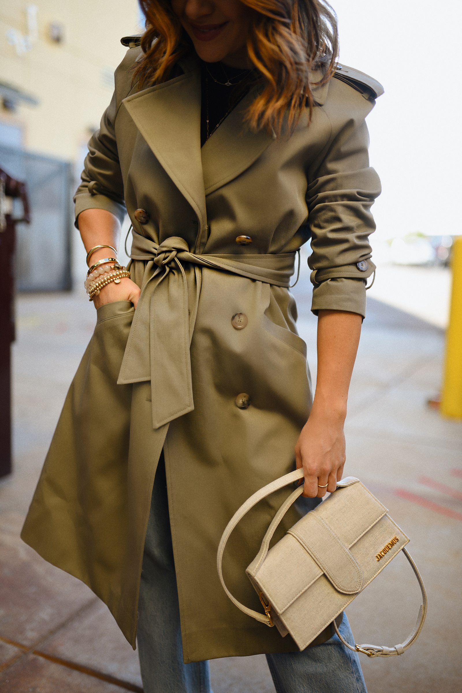 Carolina Hellal Of chic Talk wearing a Sézane trench coat, Abercrombie wide leg jeans, Jacquemus La grand Bambino bag and Lafayette black pointy booties. 