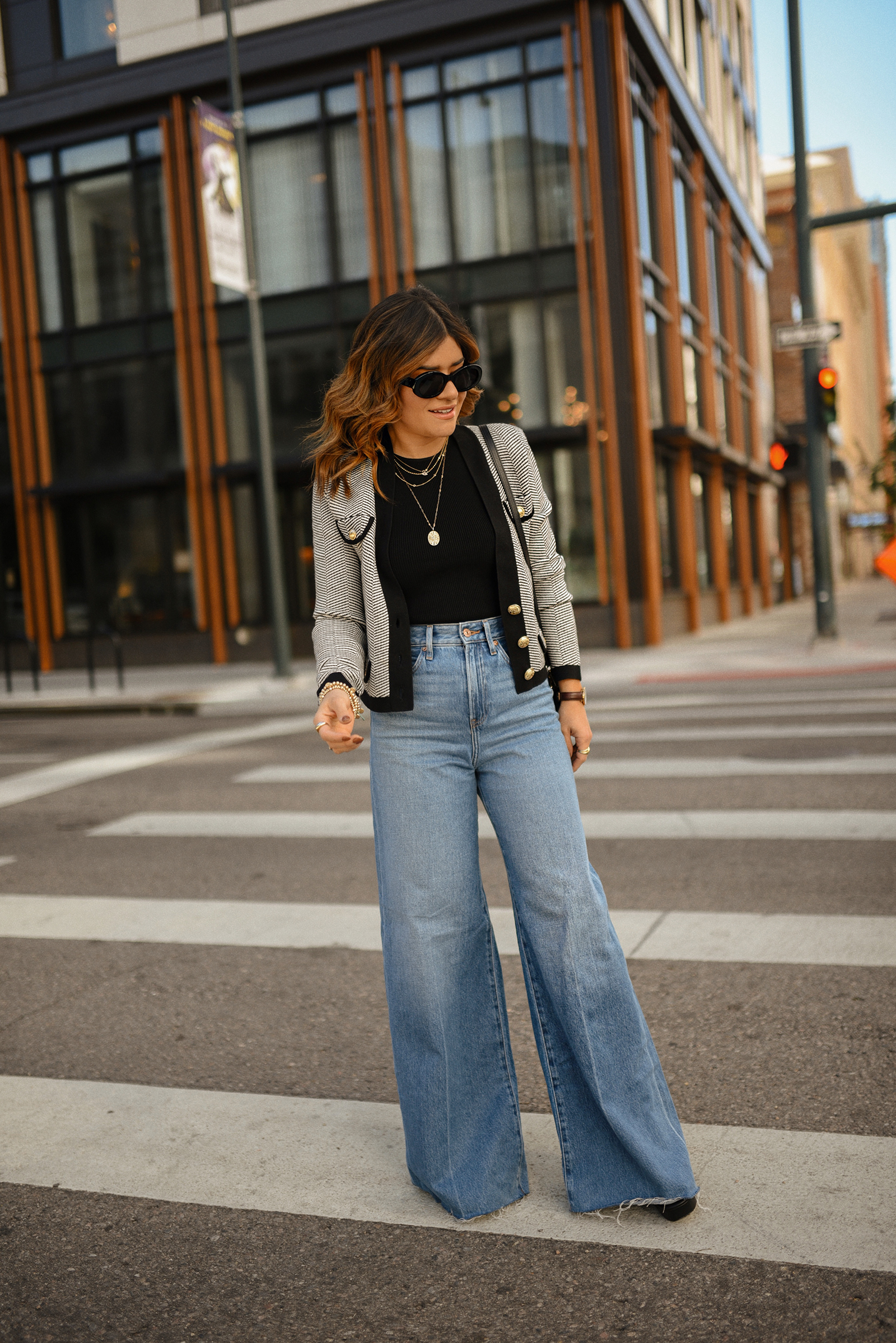 CAROLINA HELLAL FROM CHIC TALK WEARING WIDE LEG JEANS VIA EXPRESS, CHANEL INSPIRED JACKET, JACQUEMUS LE GRAND BAMBINO TOP HANDLE BAG, AND CELINE TRIOMPHE SUNGLASSES.