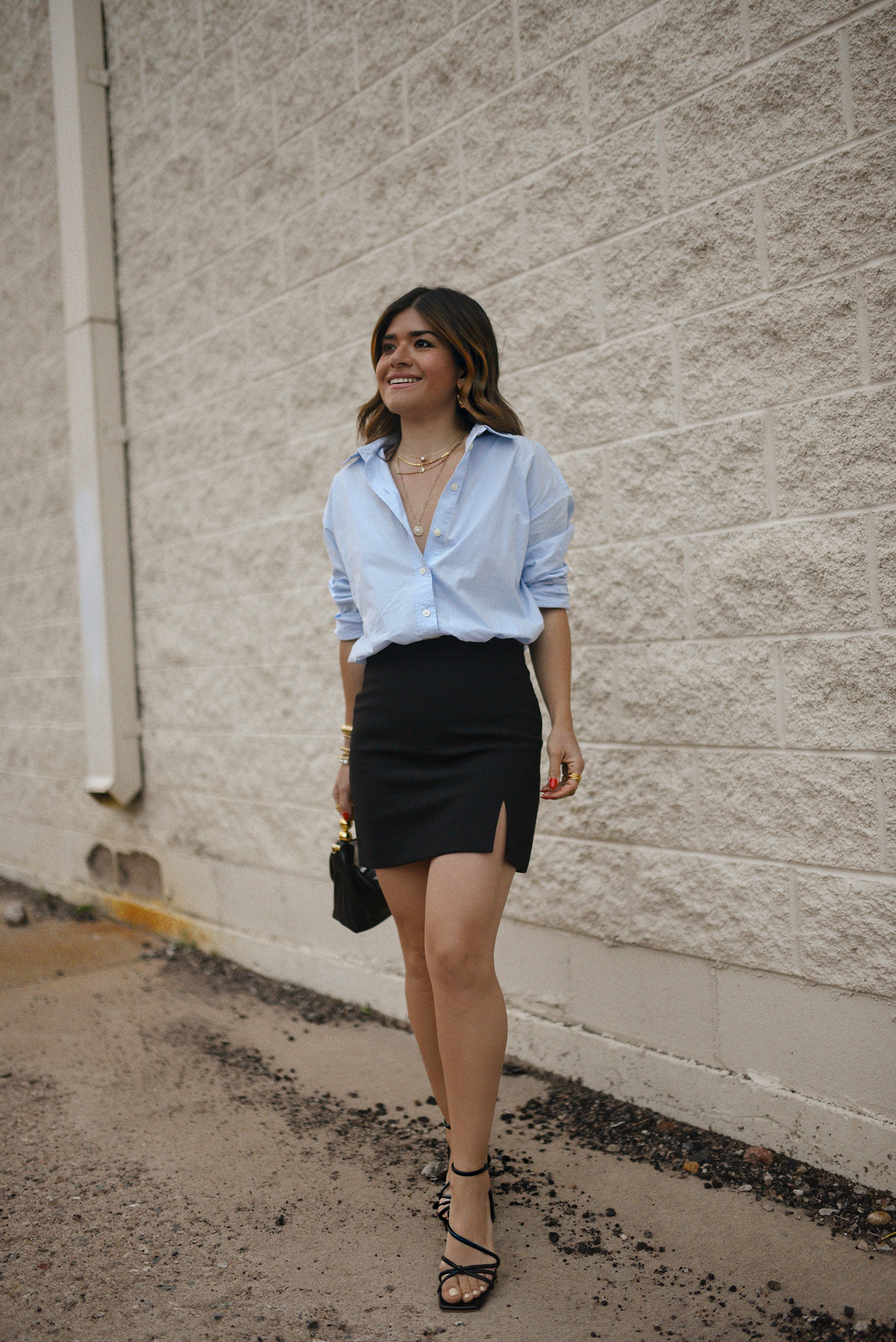 Carolina Hellal from Chic Talk wearing a Aritzia skirt, Target blue shirt, Dolce Vitta sandals and Jacquemus bag