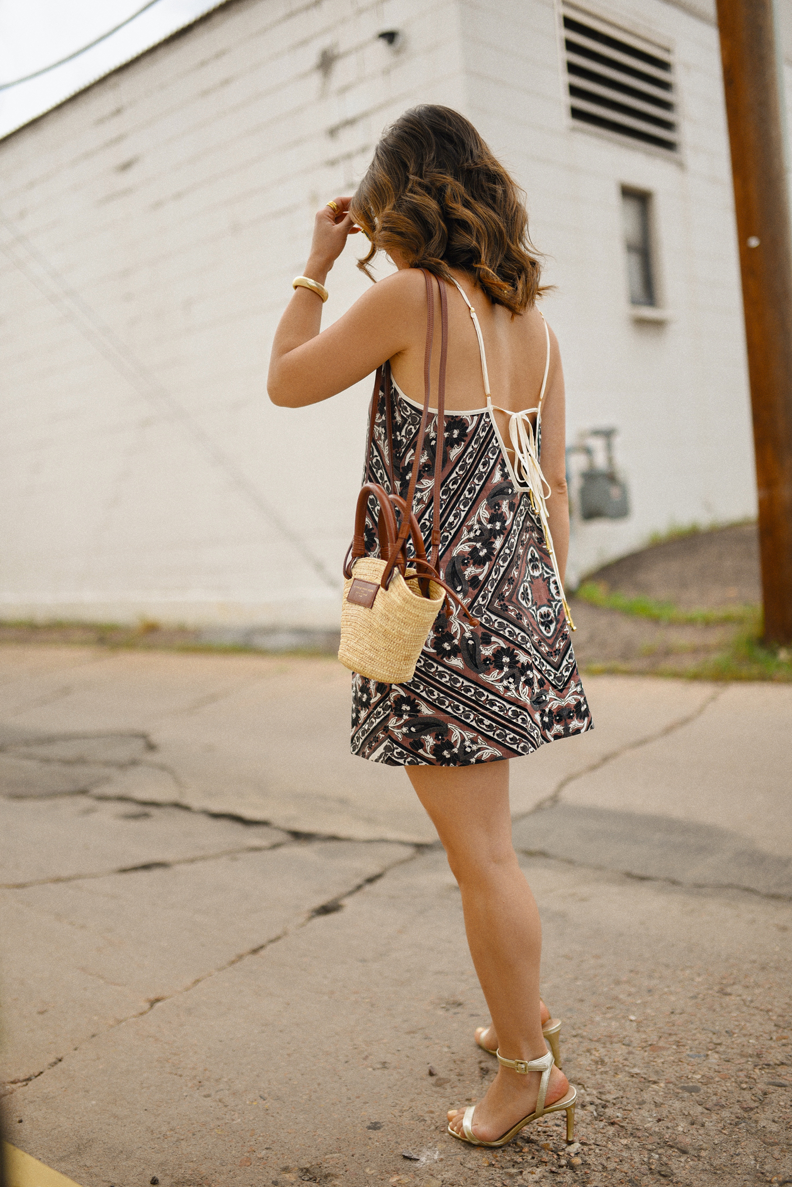 Carolina Hellal of Chic Talk wearin a Free People midi dress, Sézane rafia bag and Sam Edelman sandals