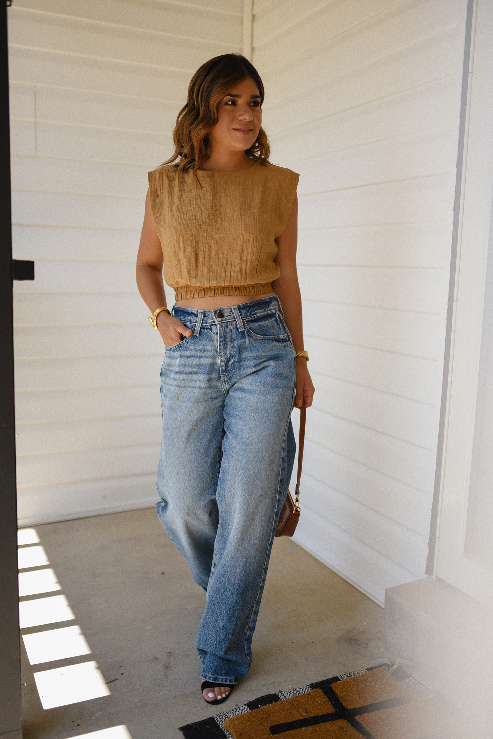 Carolina Hellal of Chic Talk wearing a Target top and jeans, Open Edit sandals and Amazon brown shoulder bag