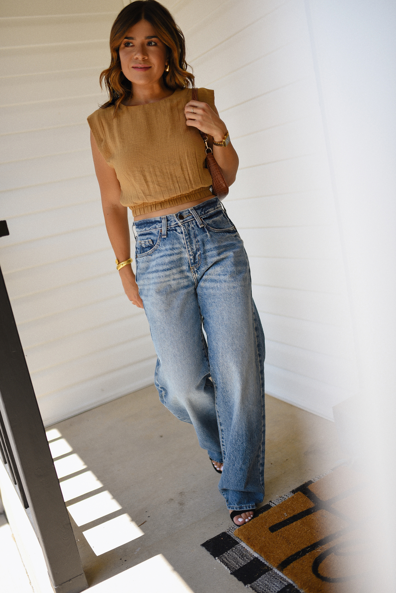 Carolina Hellal of Chic Talk wearing a Target top and jeans, Open Edit sandals and Amazon brown shoulder bag