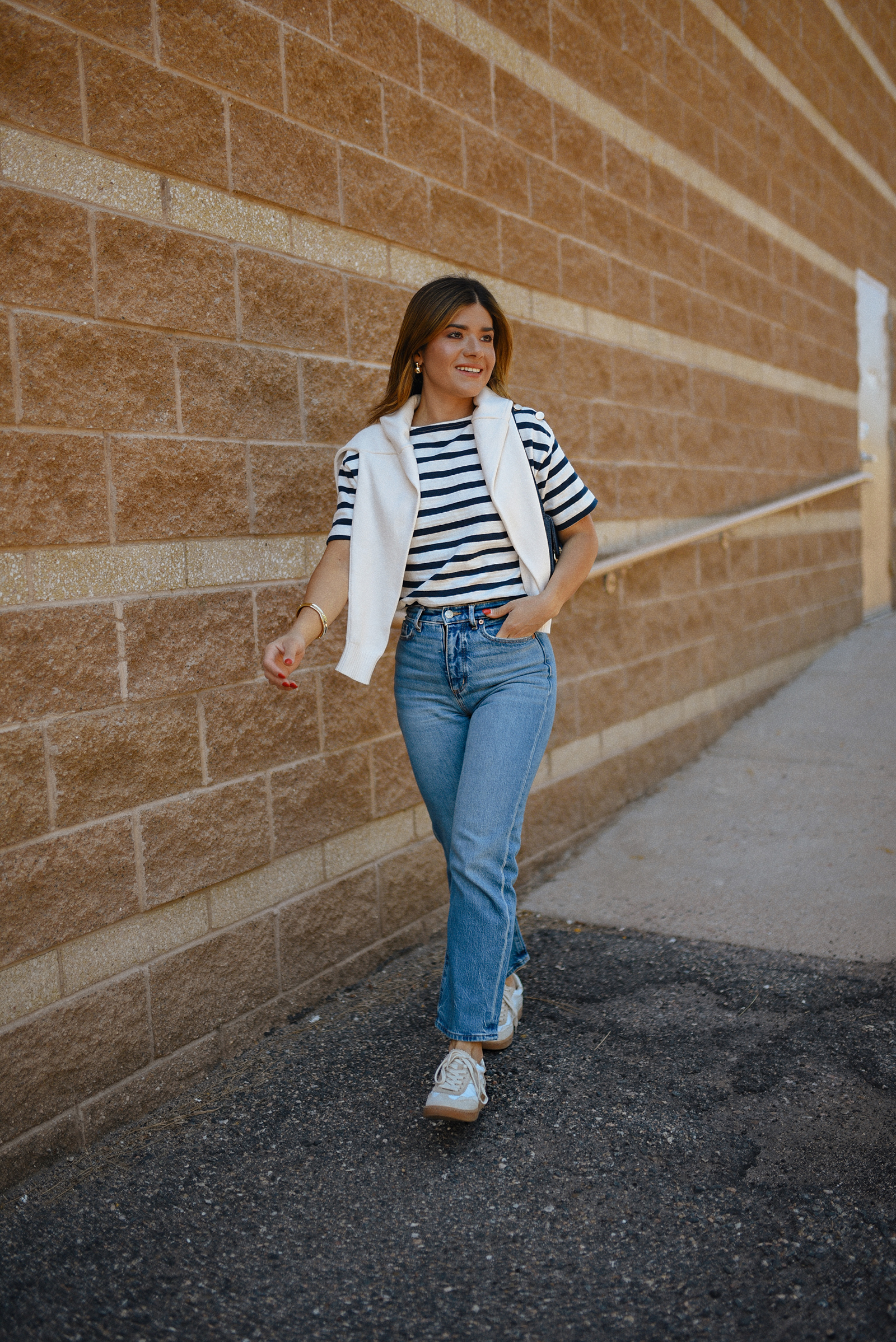 Carolina Hellal of Chic Talk wearing a total casual look via LOFT