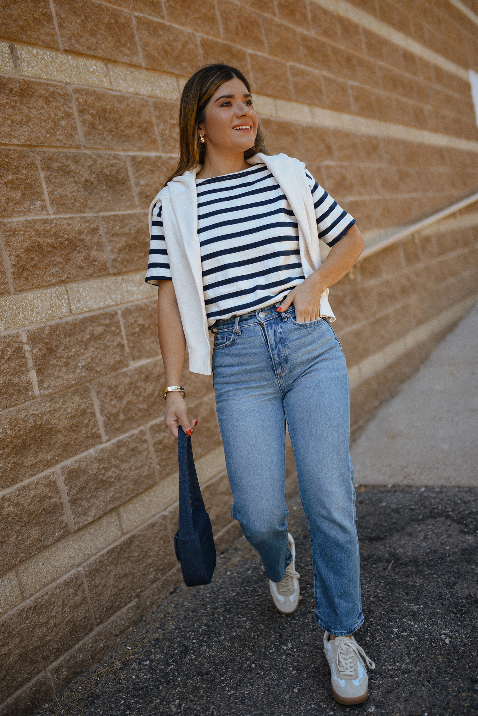 Carolina Hellal of Chic Talk wearing a total casual look via LOFT