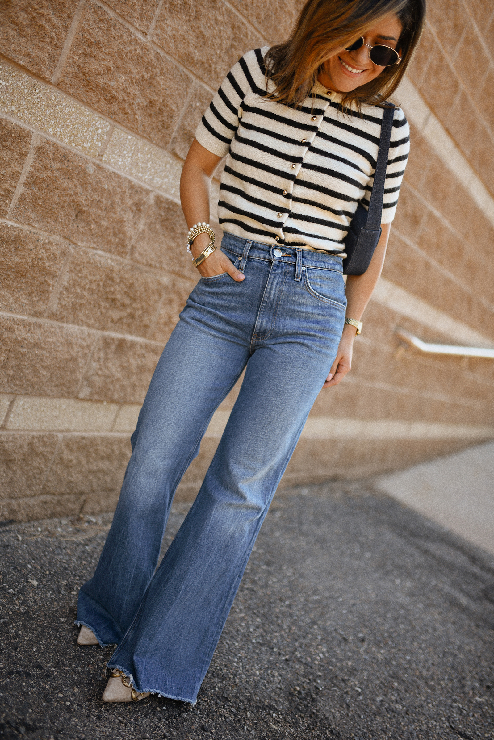 Carolina Hellal of Chic Talk wearing a wide leg jeans vida Hudson, H&M knit cardigan, slingback heels and a LOFT bag