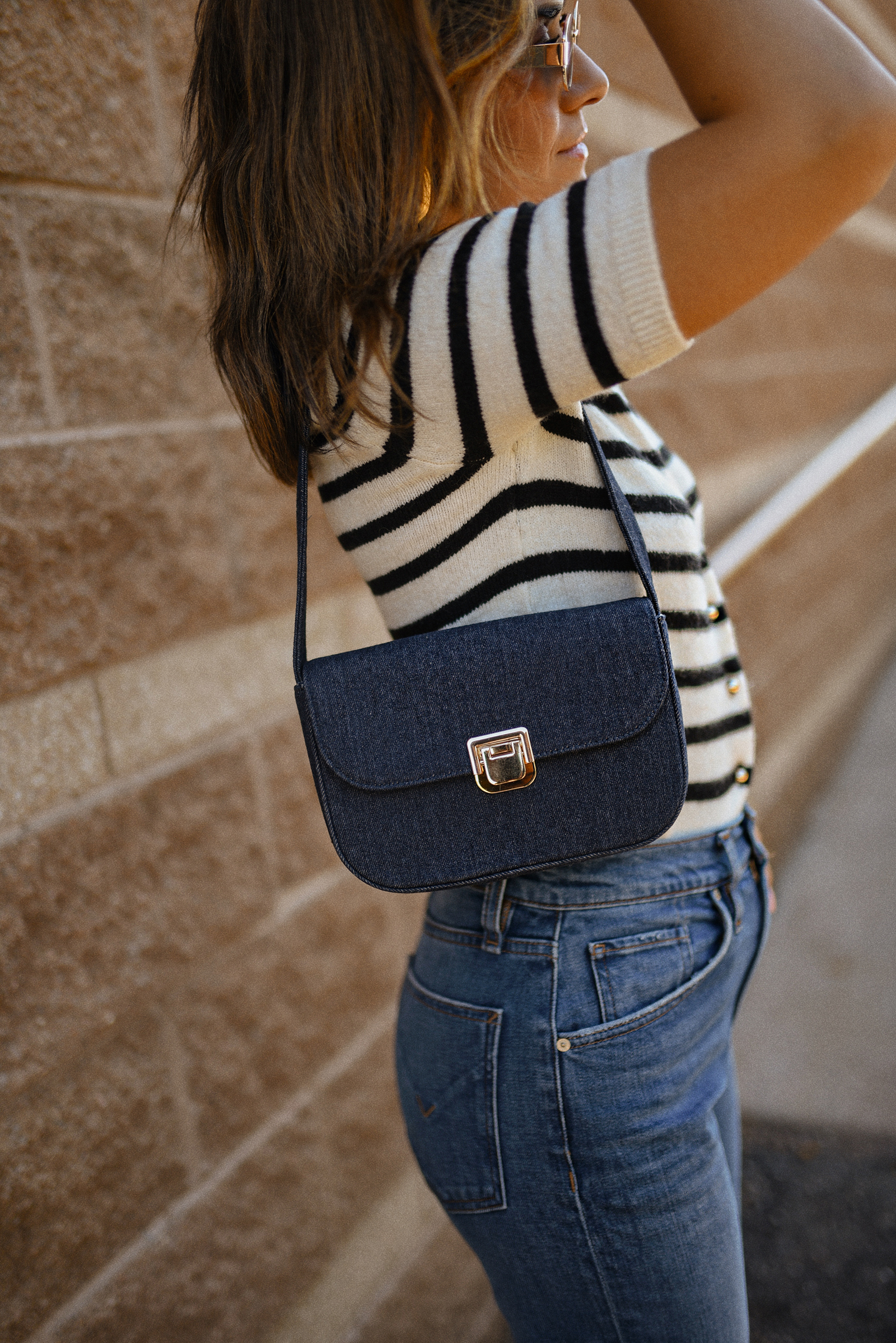 Carolina Hellal of Chic Talk wearing a wide leg jeans vida Hudson, H&M knit cardigan, slingback heels and a LOFT bag