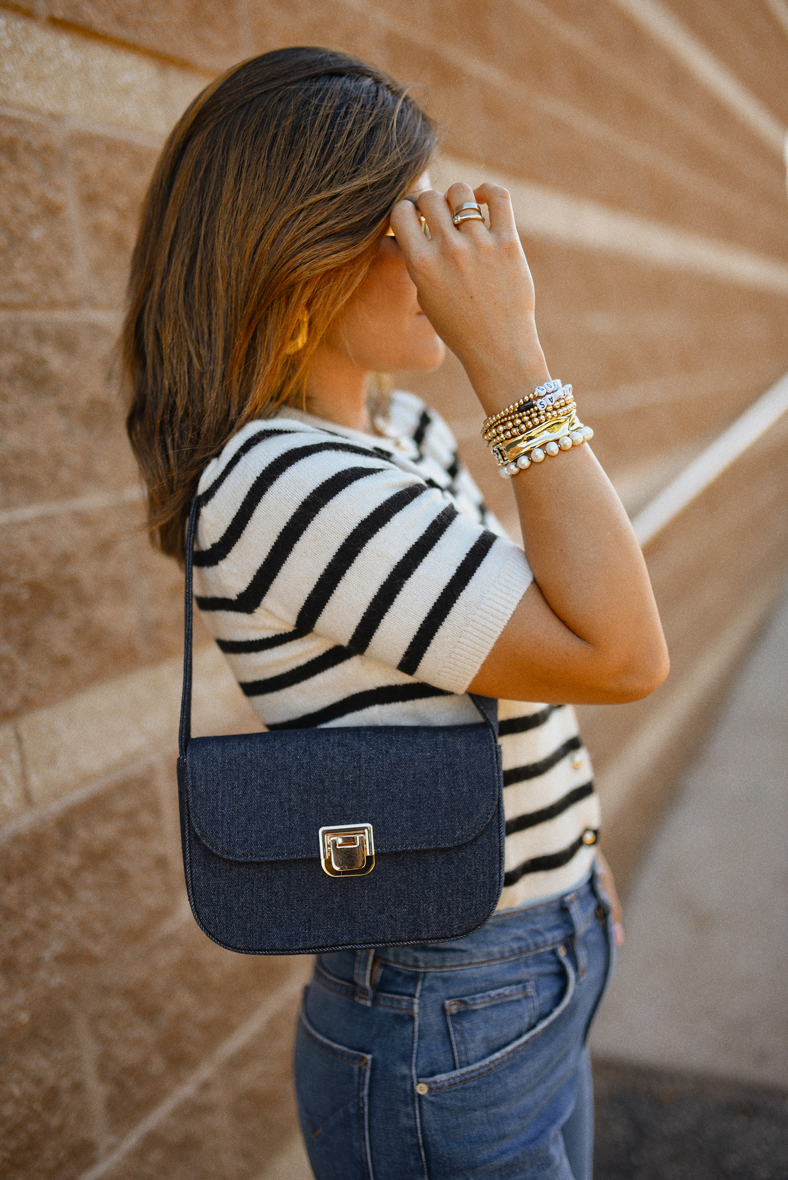 Carolina Hellal of Chic Talk wearing a wide leg jeans vida Hudson, H&M knit cardigan, slingback heels and a LOFT bag