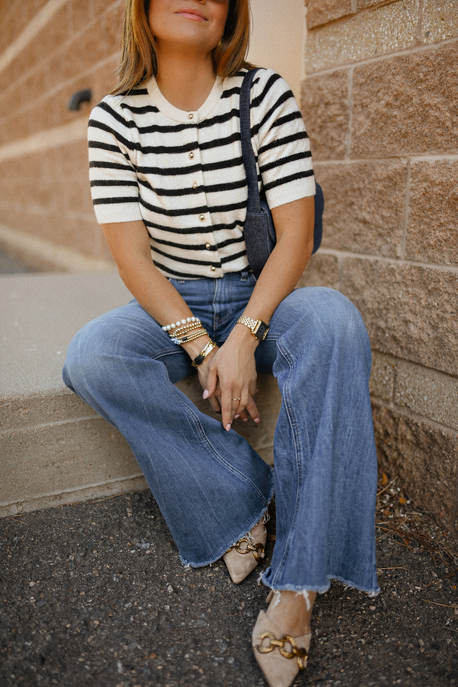 Carolina Hellal of Chic Talk wearing a wide leg jeans vida Hudson, H&M knit cardigan, slingback heels and a LOFT bag