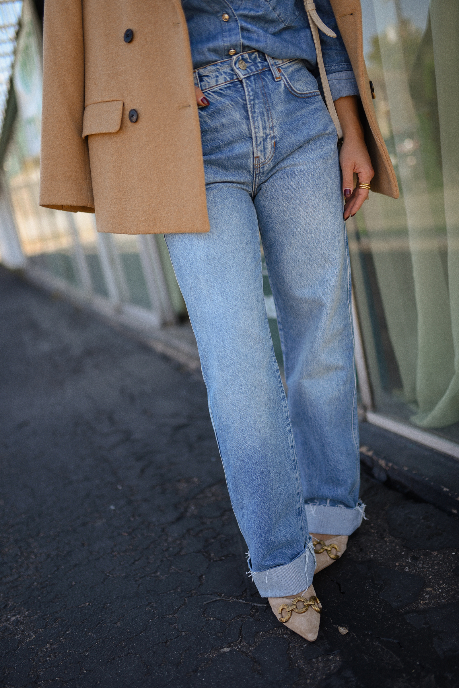 Carolina Hellal of Chic Talk wearing a denim on denim look, shirt via Sezane, wide leg jean from Nordstrom, tank top via Target, Dolce Vita pumps and Jacquemus bag