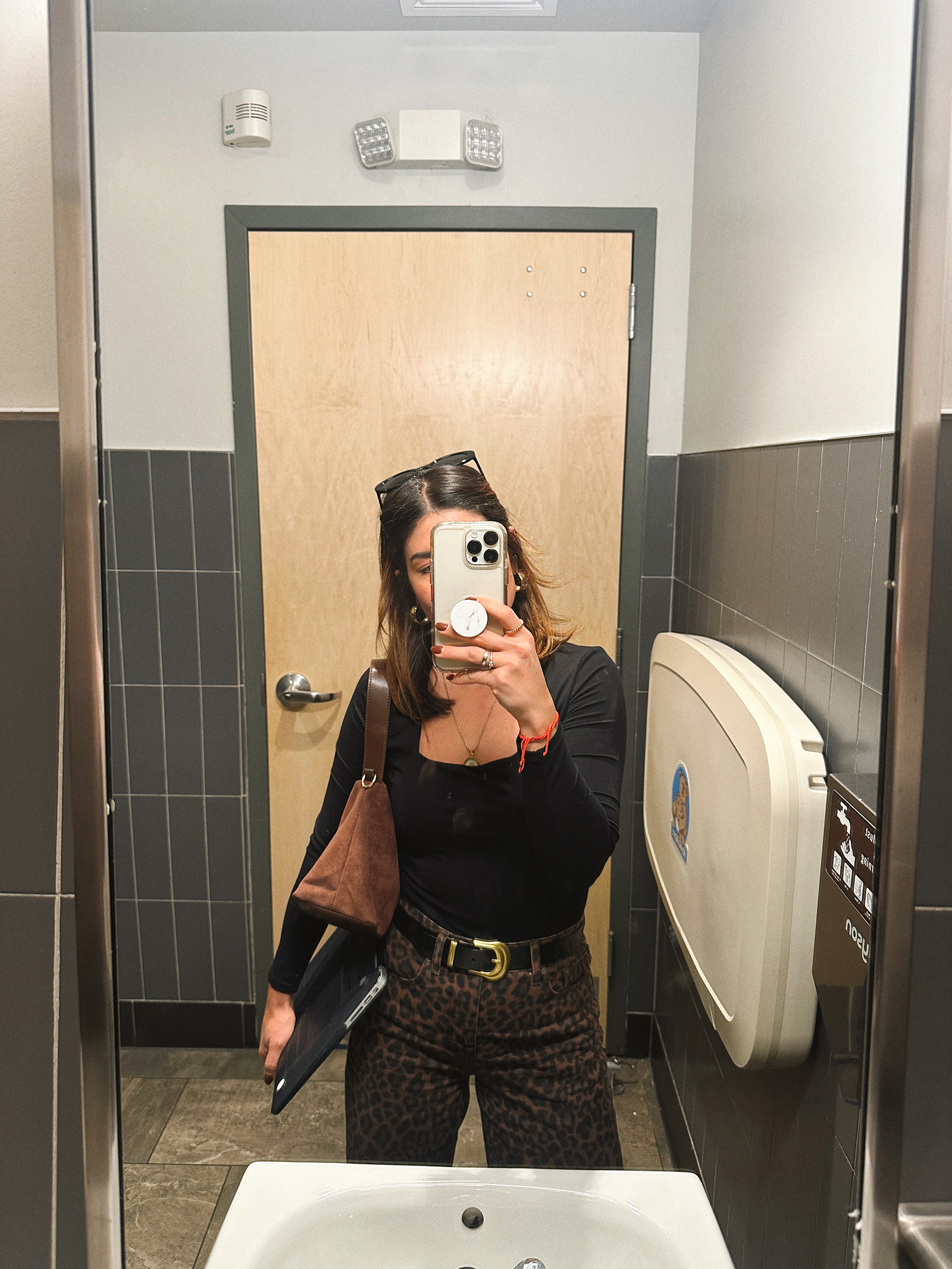 THINGS I’M LOVING RIGHT NOW - CAROLINA HELLAL OF CHIC TALK WEARING A ANIMAL PRINT PANTS VIA MADEWELL, AMAZON LONG SLEEVE BLACK TEE, BROWN HANDBAG AND OVAL SUNGLASSES